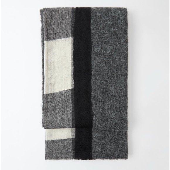 Zara black and gray wool blend check plaid scarf wrap NWT - Picture 2 of 8